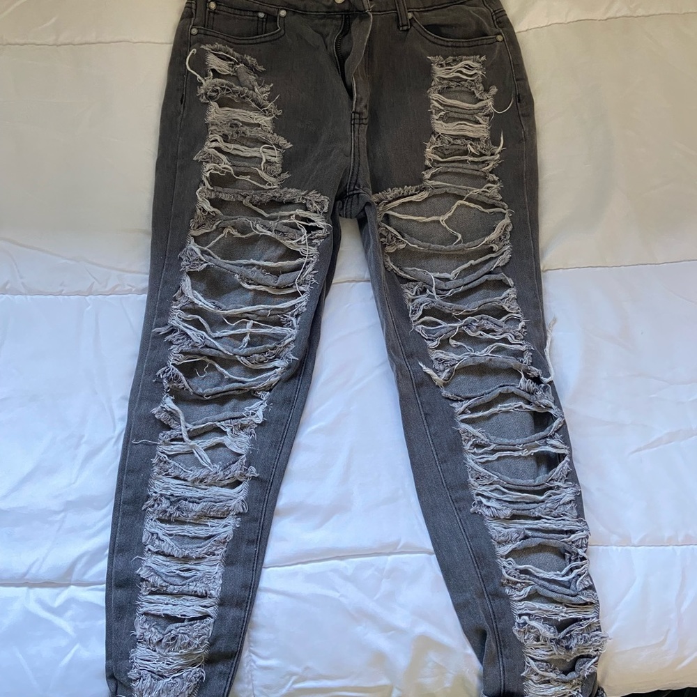 NEVER WORN boyfriend jeans with ripped legs